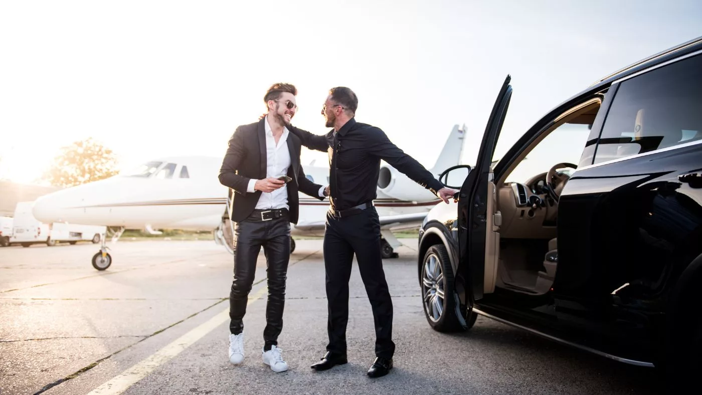 Skip the Stress: Why Hiring a Minibus Makes Airport Transfers Easier