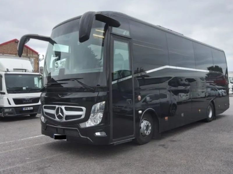 33 Seater Luxury Coach