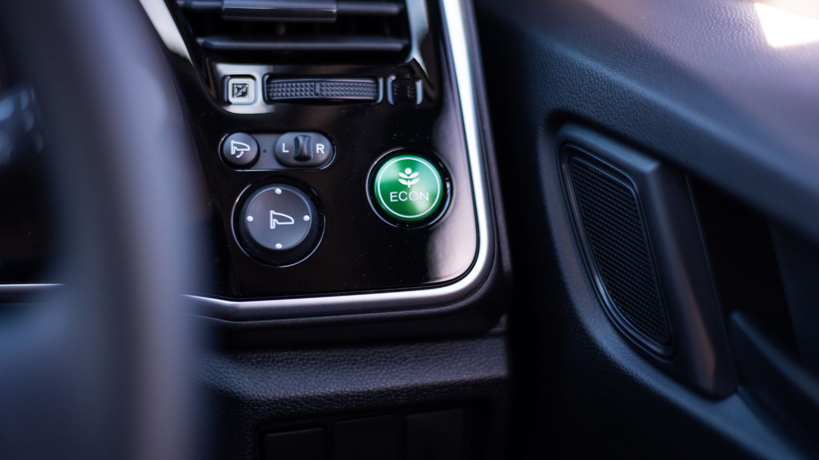 Save Fuel and Drive Smarter: Simple Tips for More Efficient Driving