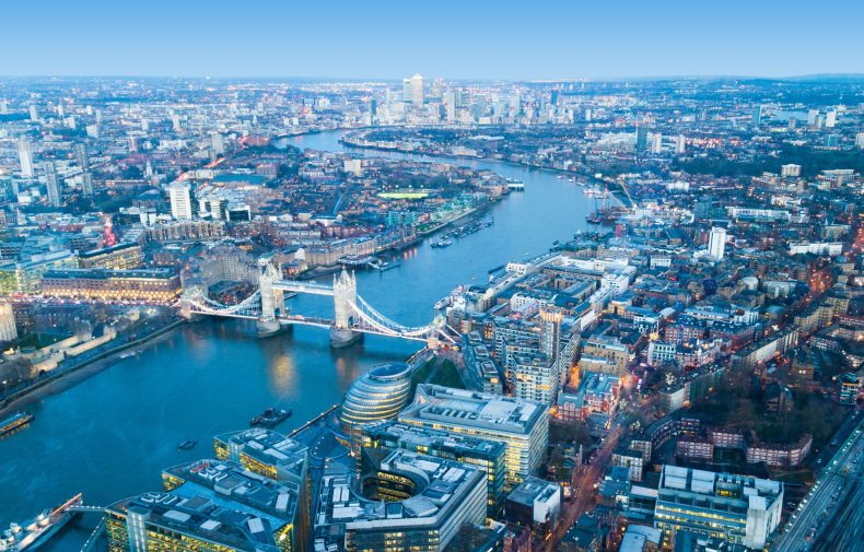 Why Travelling by Minibus Is the Best Way to Explore London and Beyond